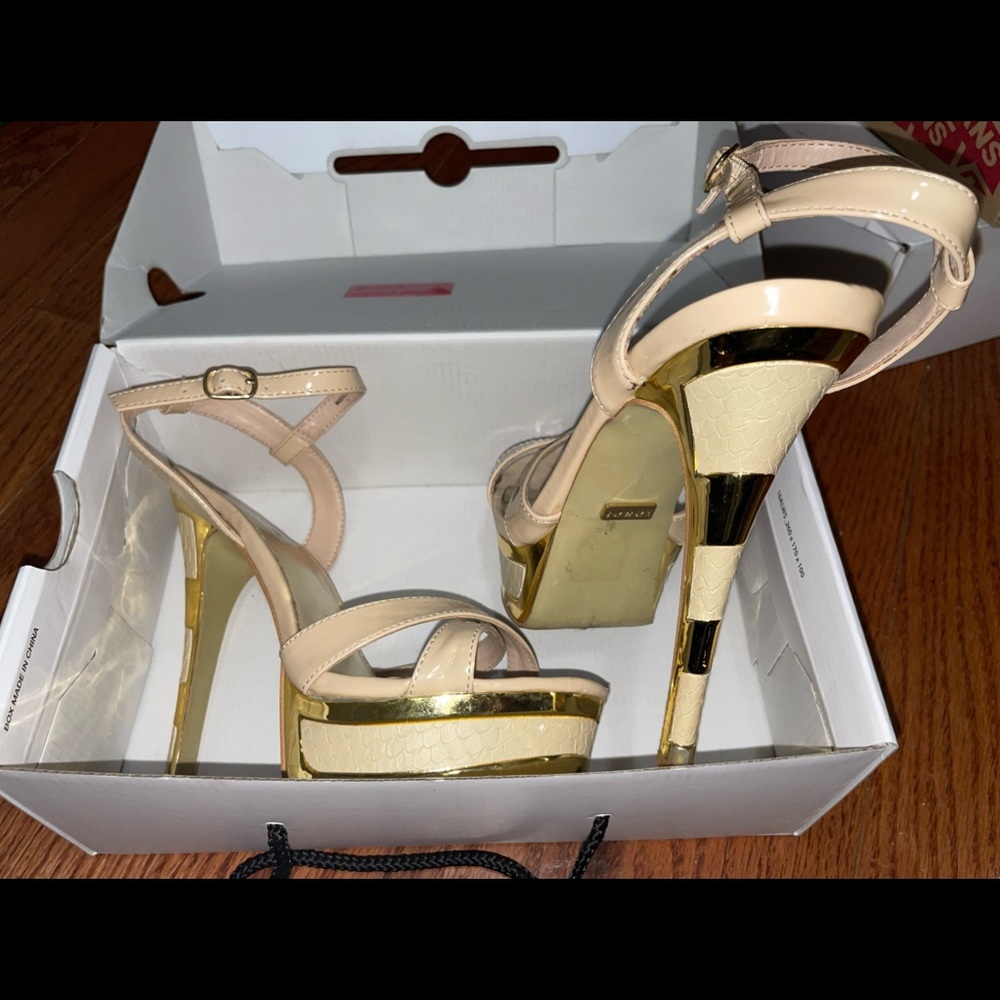 Bebe Addison platform heel